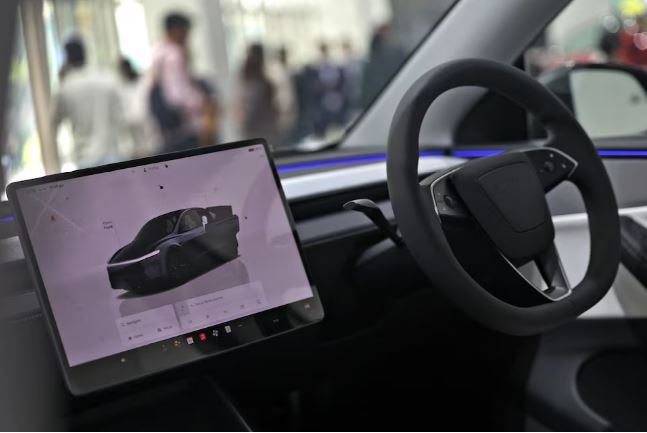 Tesla and BYD electric vehicles in competition